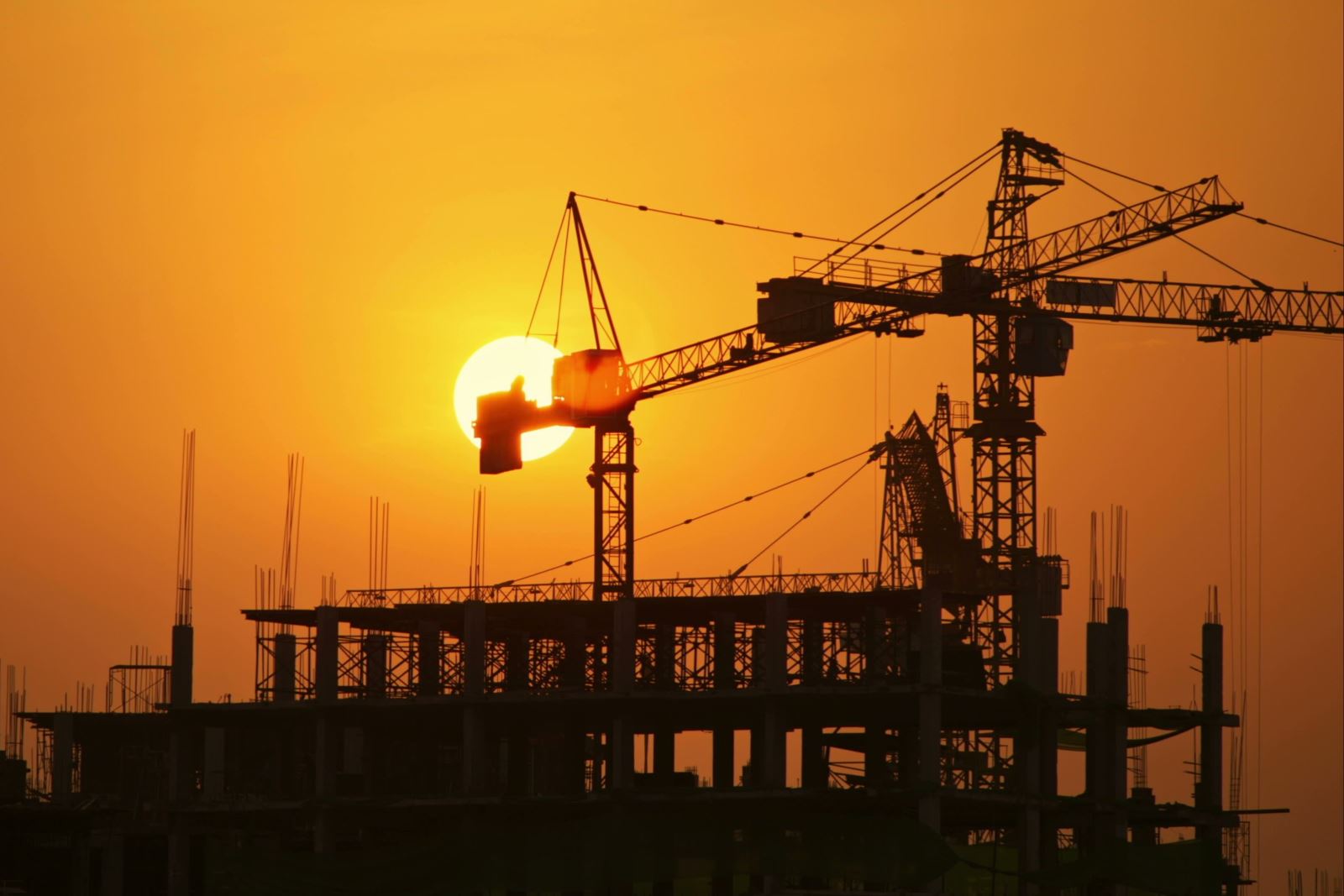 ĐIỂM NGHẼN TRONG THỊ TRƯỜNG NGÀNH XÂY DỰNG NĂM 2025